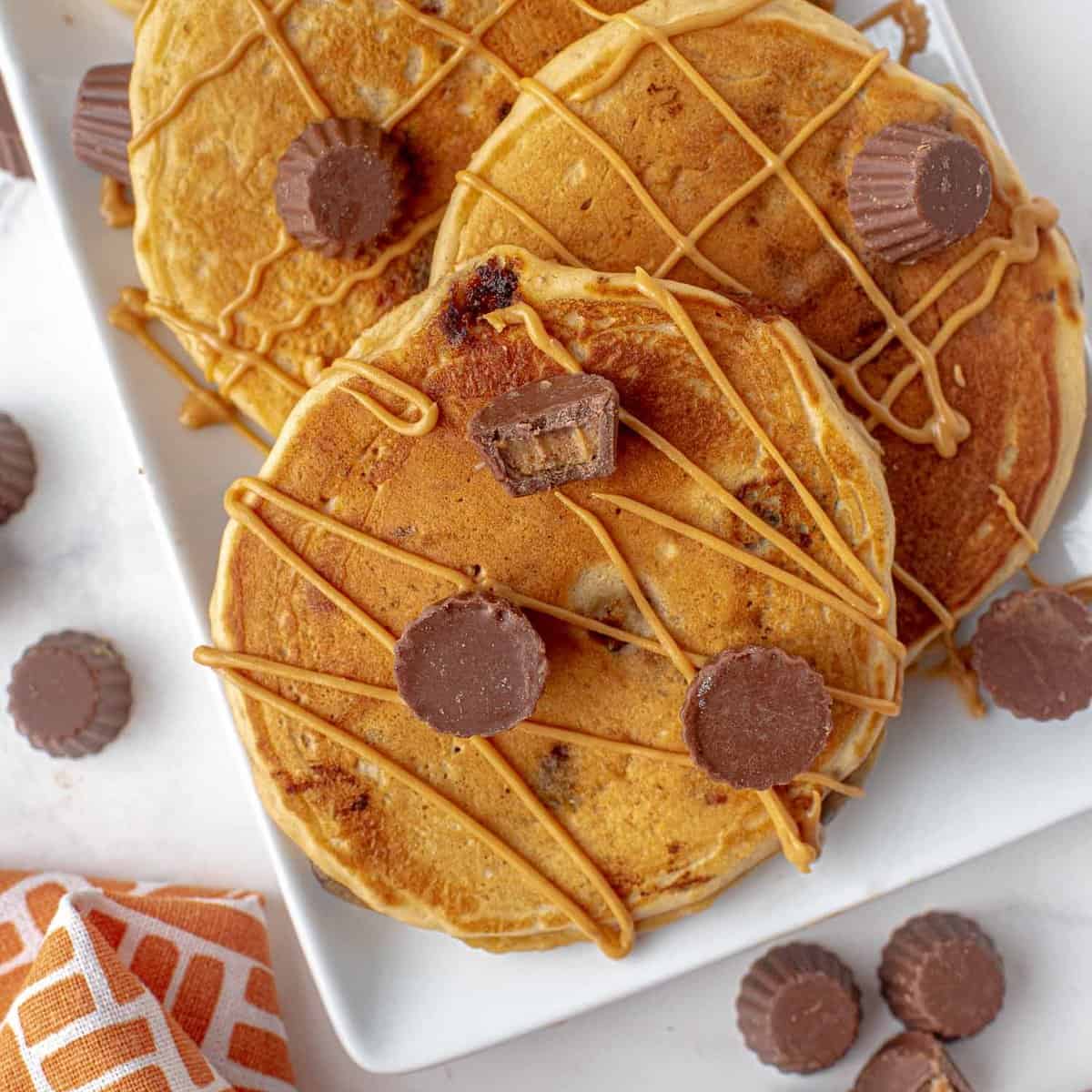 Pancakes aux Chocolats de Beurre de Cacahuète Reese’s