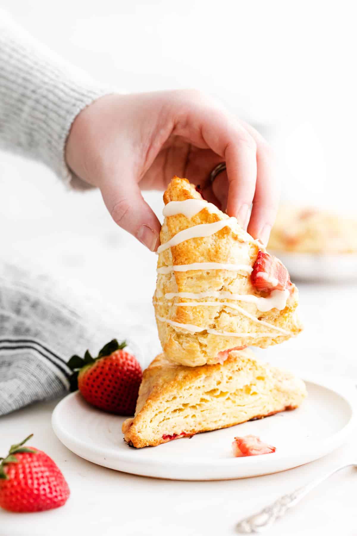 Main tenant un scone.