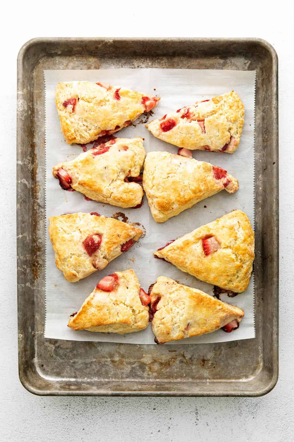 Scones cuits sans glaçage.