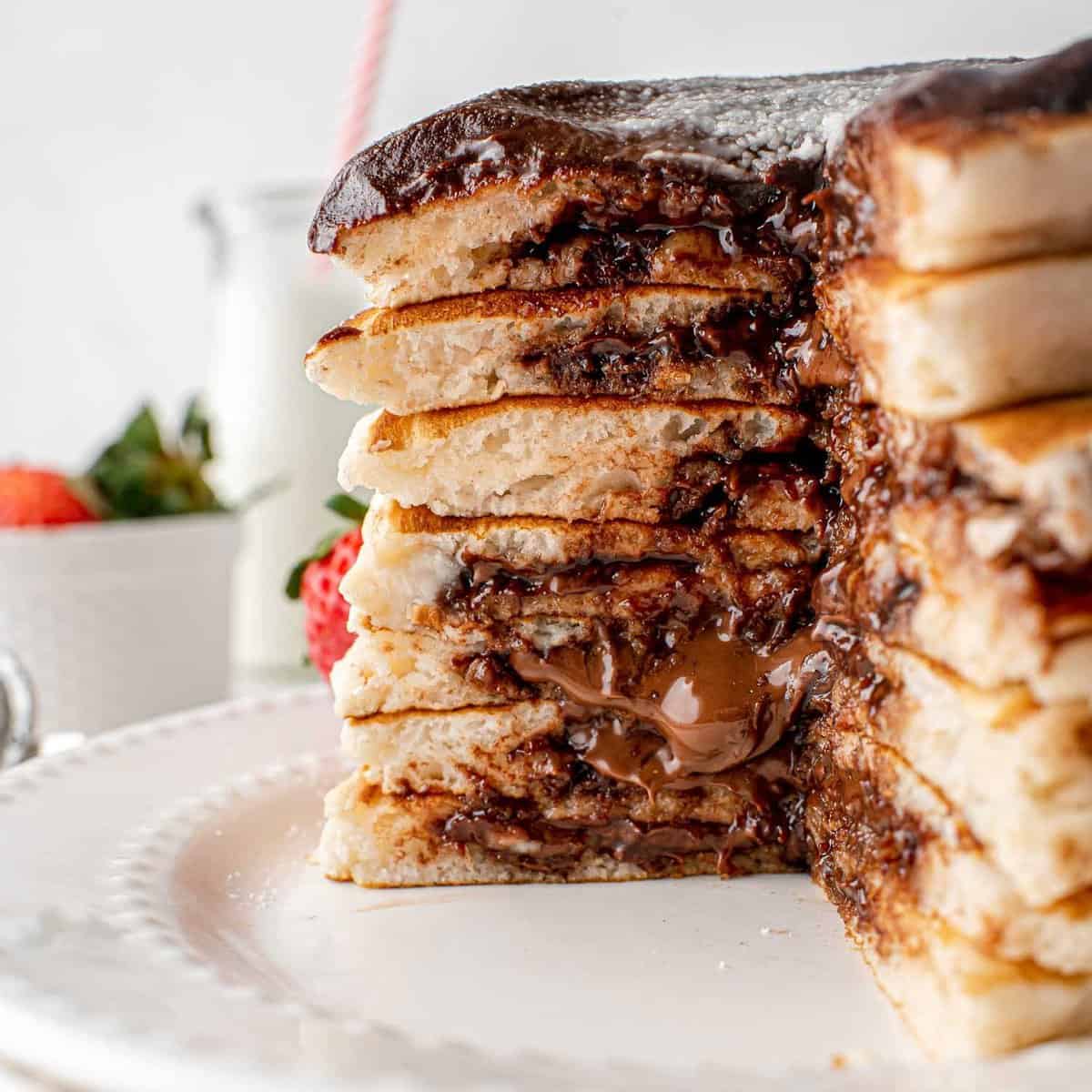 Pancakes au Nutella (pancakes garnis de chocolat et noisette)