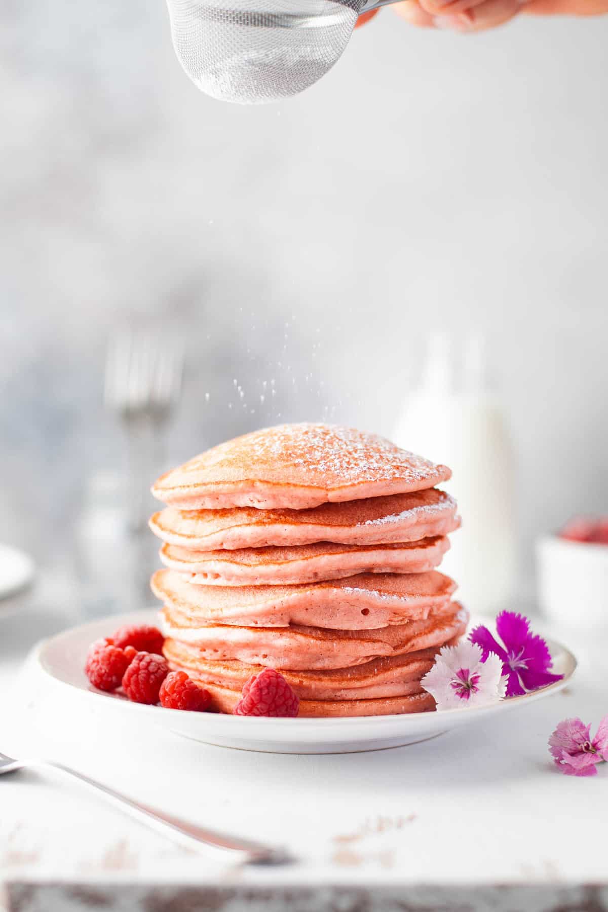 Pancakes saupoudrés de sucre glace.