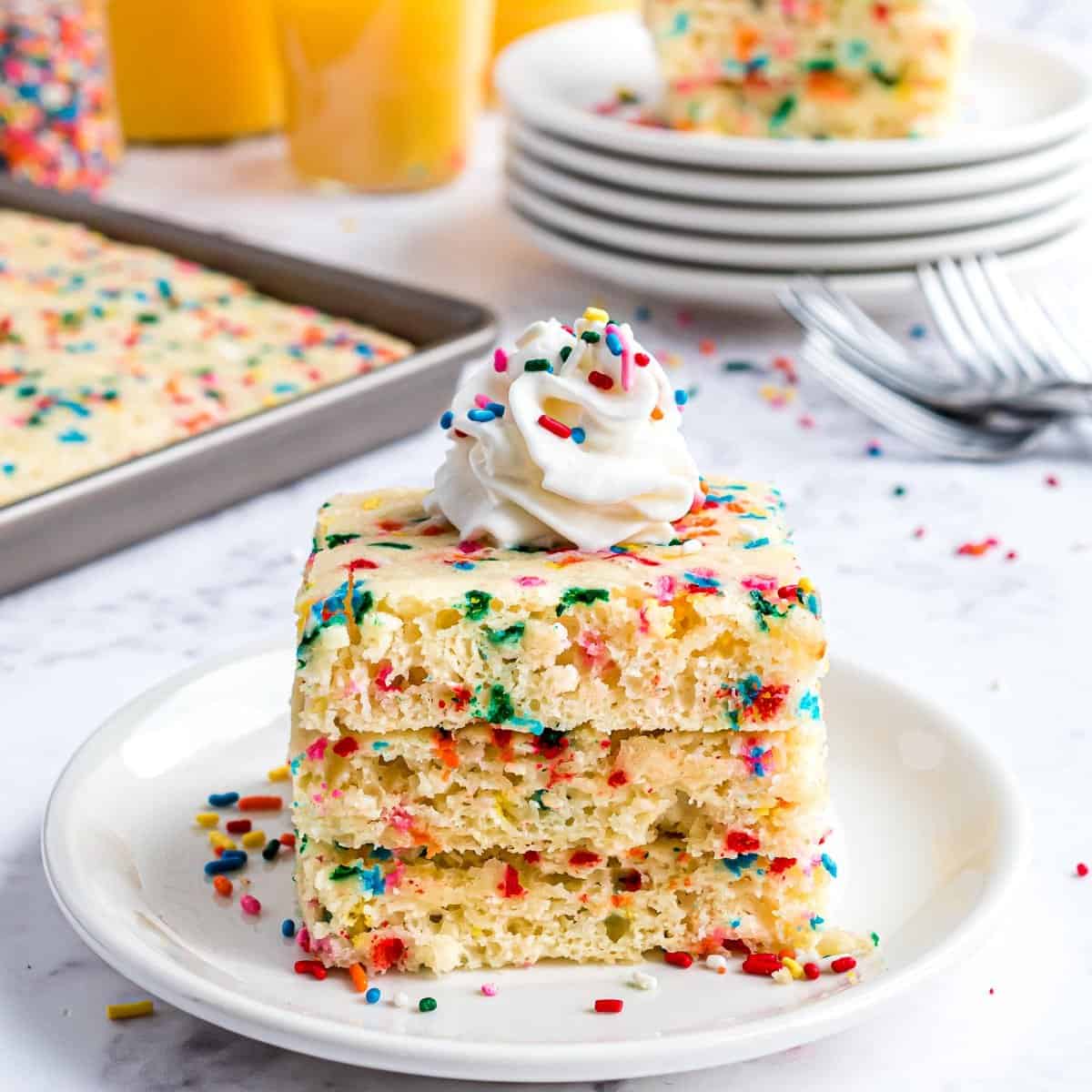 Pancakes Funfetti au Plateau