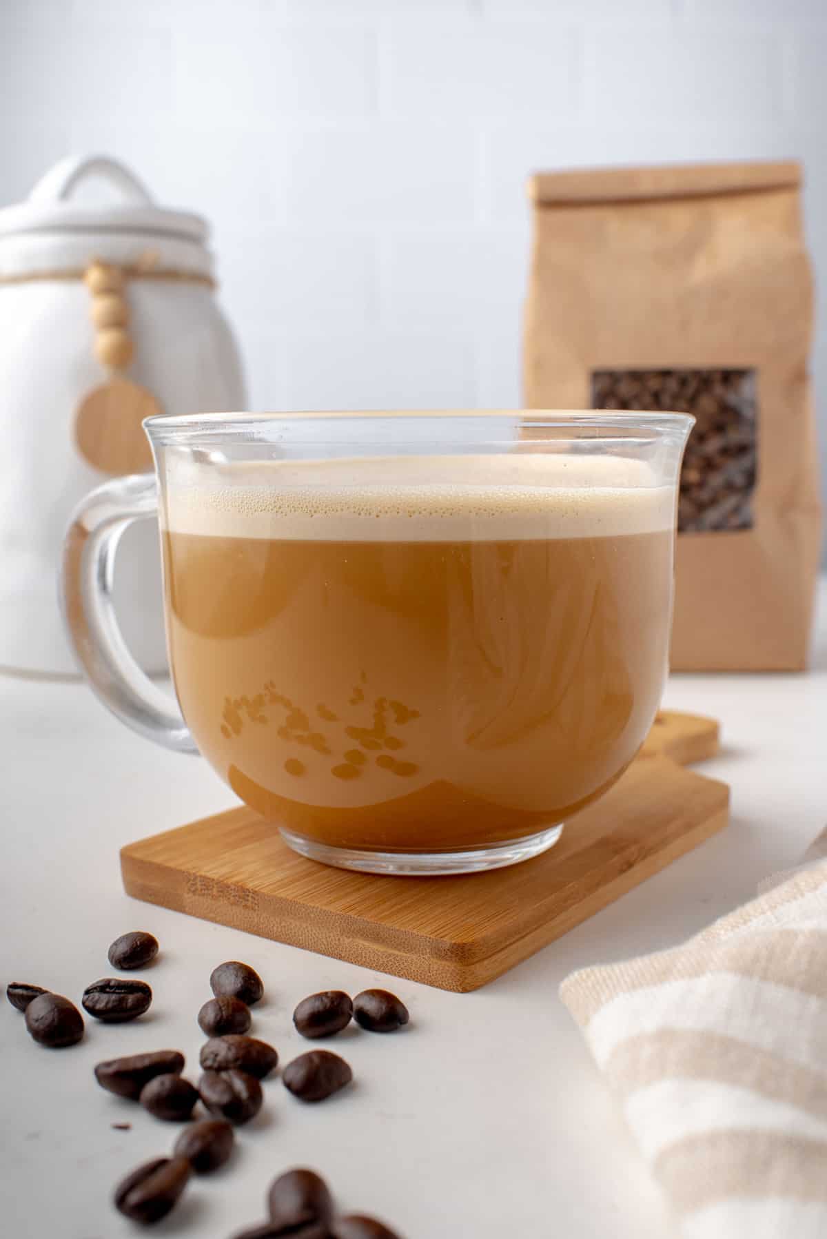 Café dans une tasse en verre.