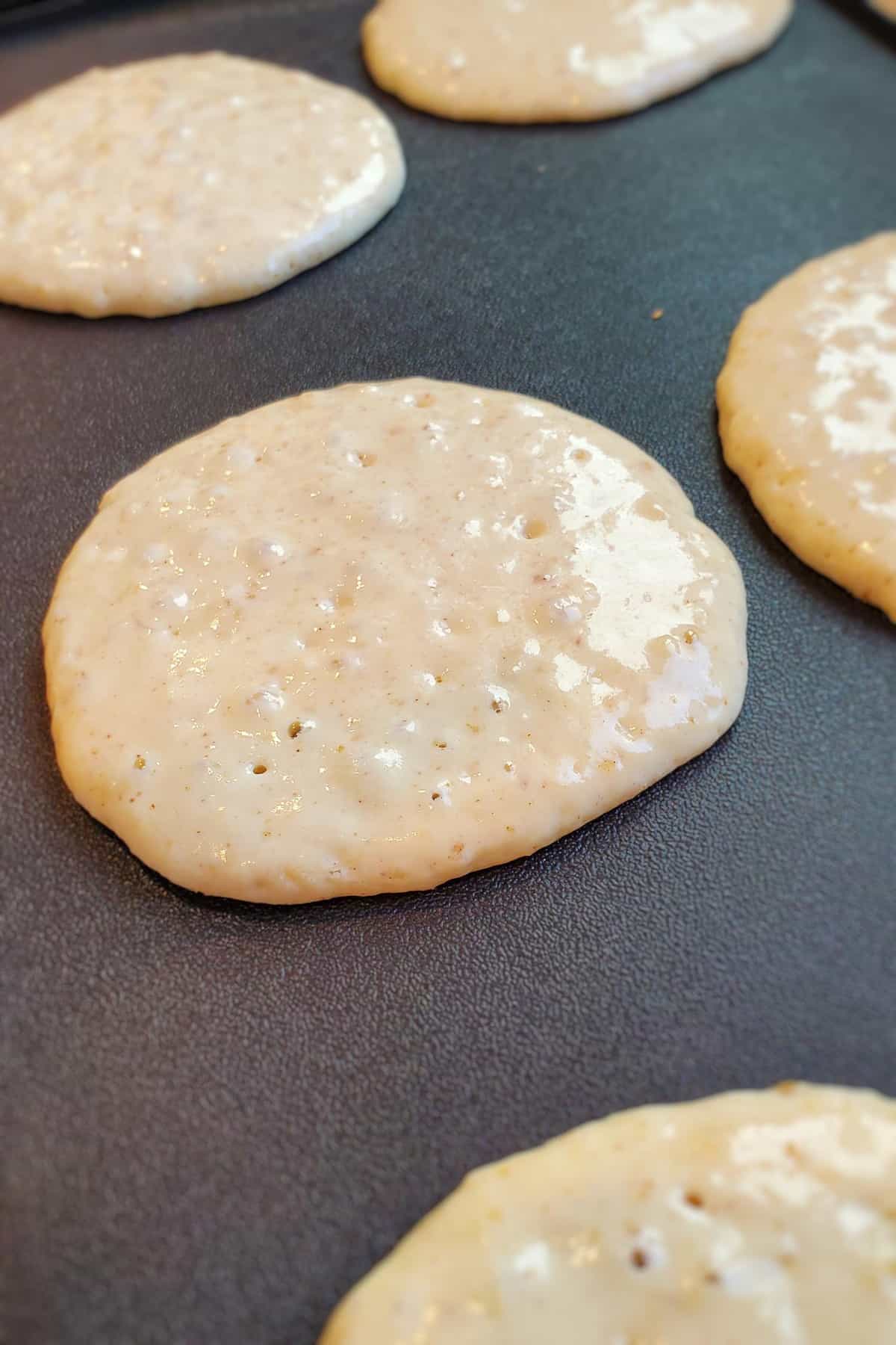 Pancake prêt à être retourné.