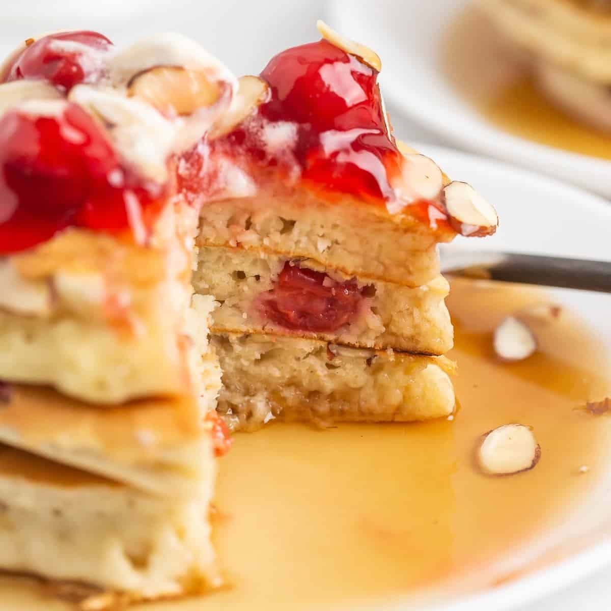 Pancakes aux cerises et aux amandes