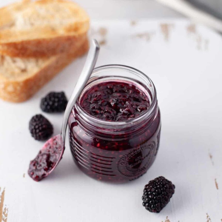 Confiture saine de baies mélangées