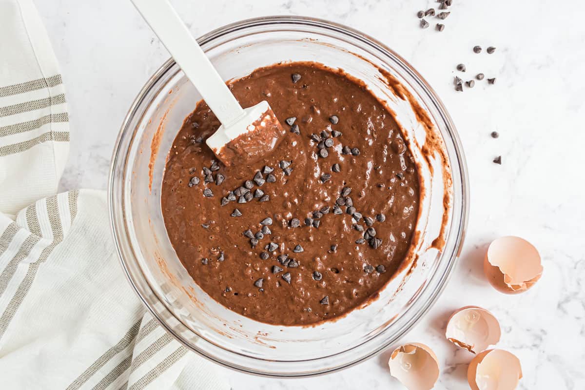 Pépites de chocolat ajoutées à la pâte à chocolat.