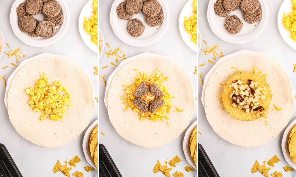 Étapes pour remplir un crunchwrap de petit-déjeuner.