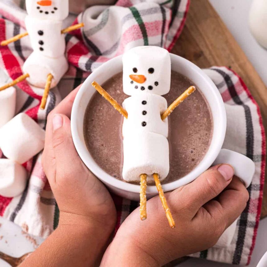 Bonhommes de neige en guimauve pour chocolat chaud