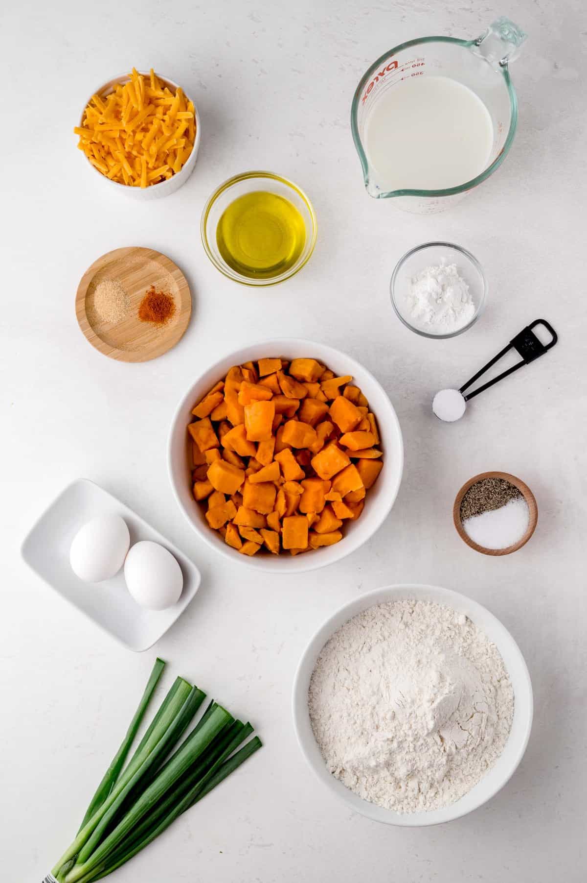 Ingrédients nécessaires pour la recette incluant des patates douces.