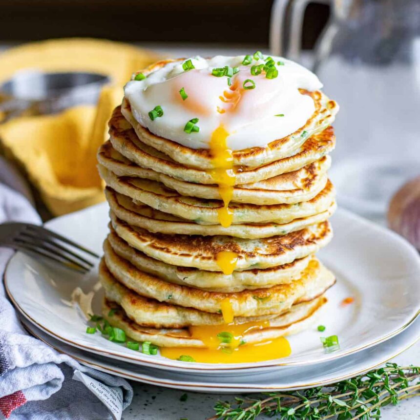 Pancakes Savoureux au Parmesan et aux Herbes