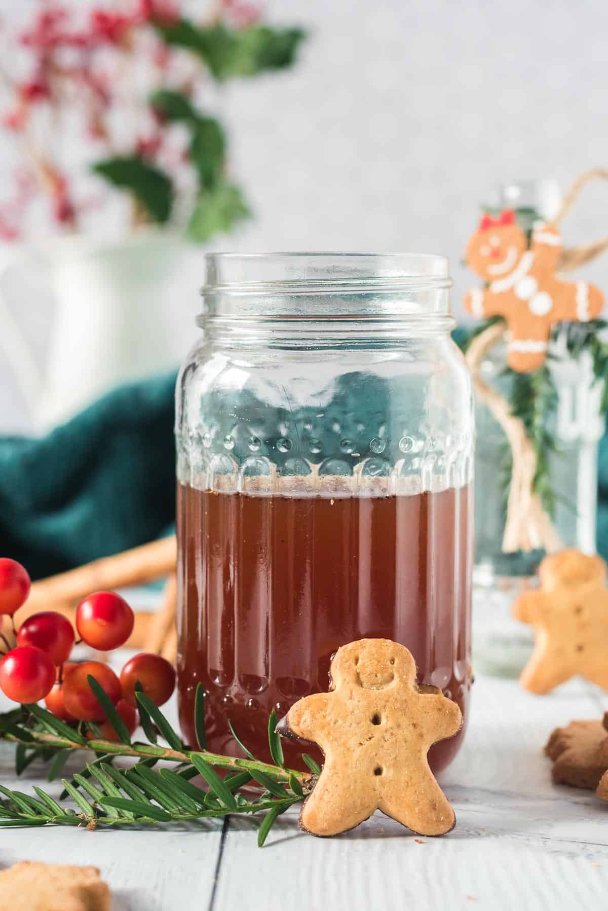 Sirop de pain d'épices dans un bocal.