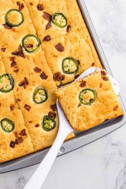 Pancakes au Four, Lard Croustillant, Jalapeño et Cheddar (recette facile !)