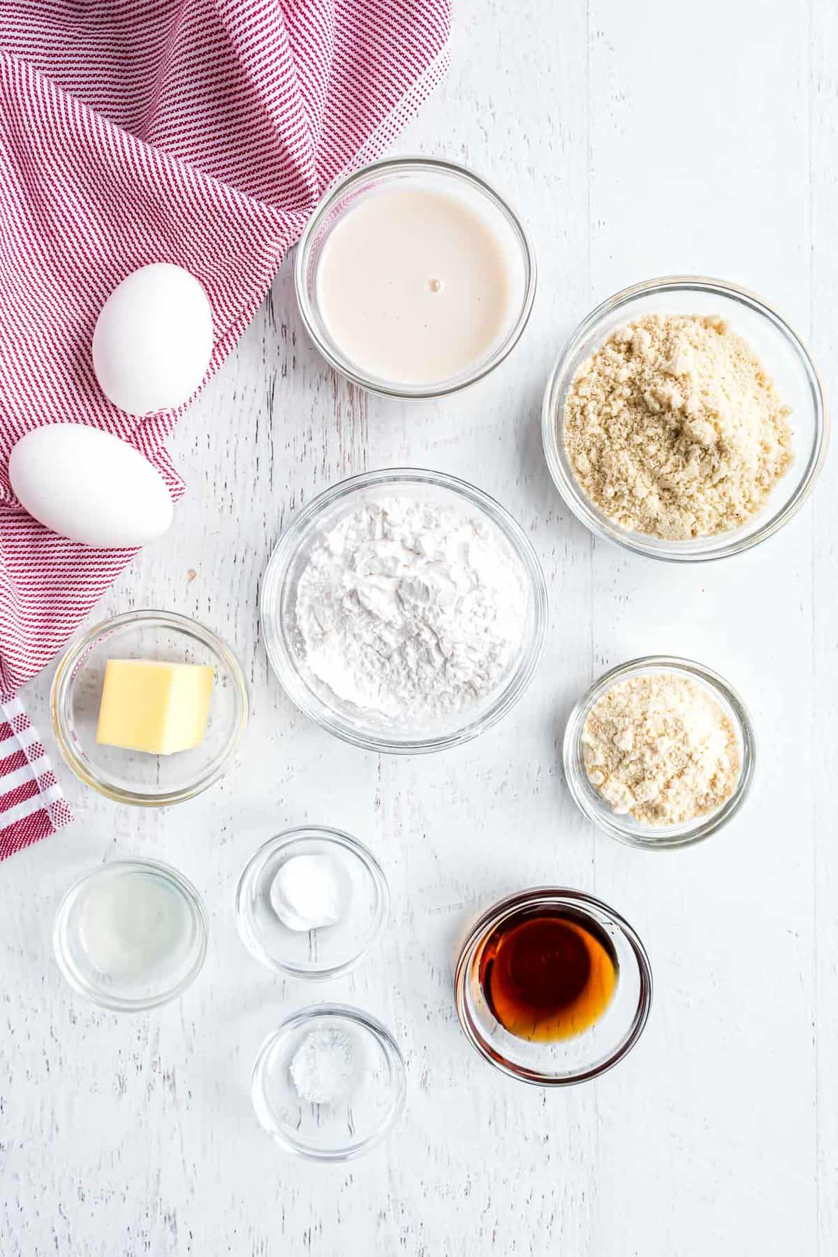 Vue de dessus des ingrédients nécessaires pour la recette.