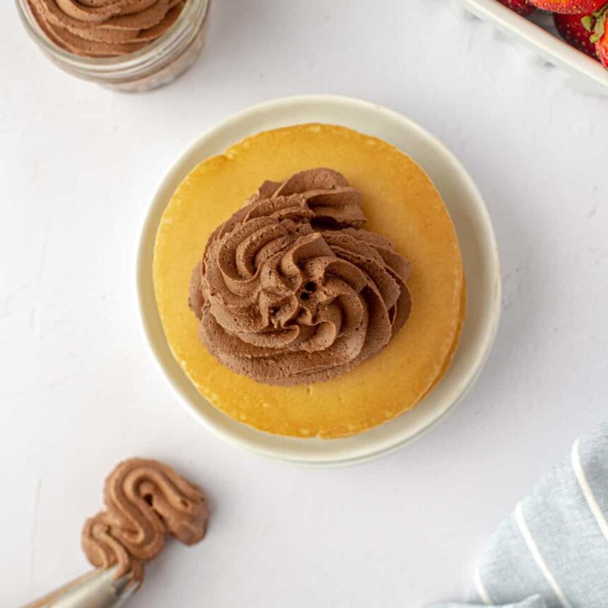 Pancake à la Crème Fouettée au Chocolat