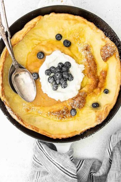 Pancake hollandais au citron, crème de citron & myrtilles