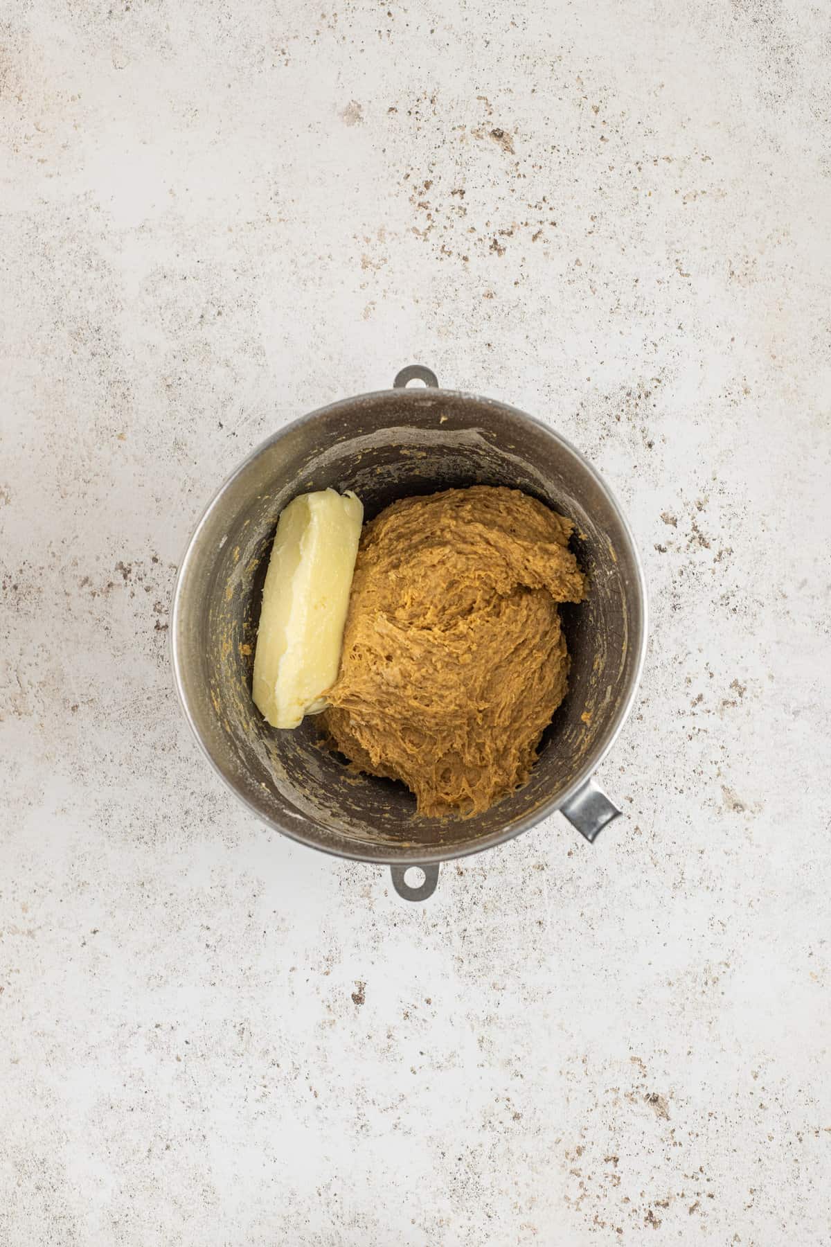 Beurre ajouté à la pâte.