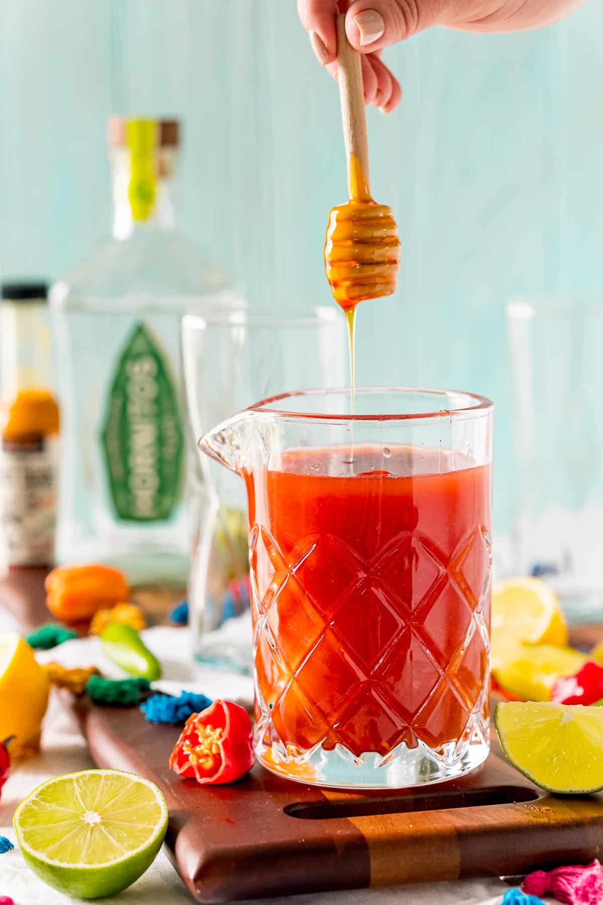 Ajout de miel au jus de tomate