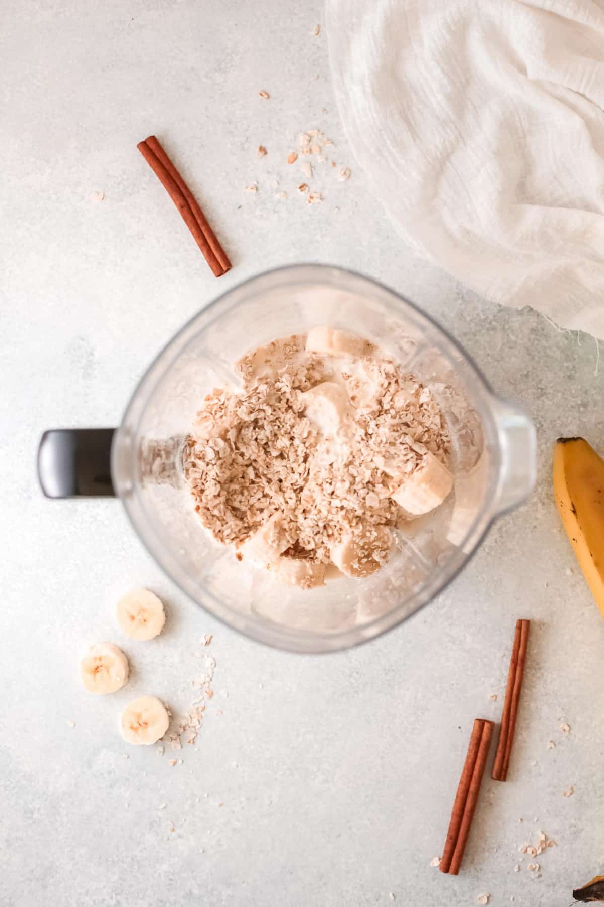 Smoothie avant de mixer.