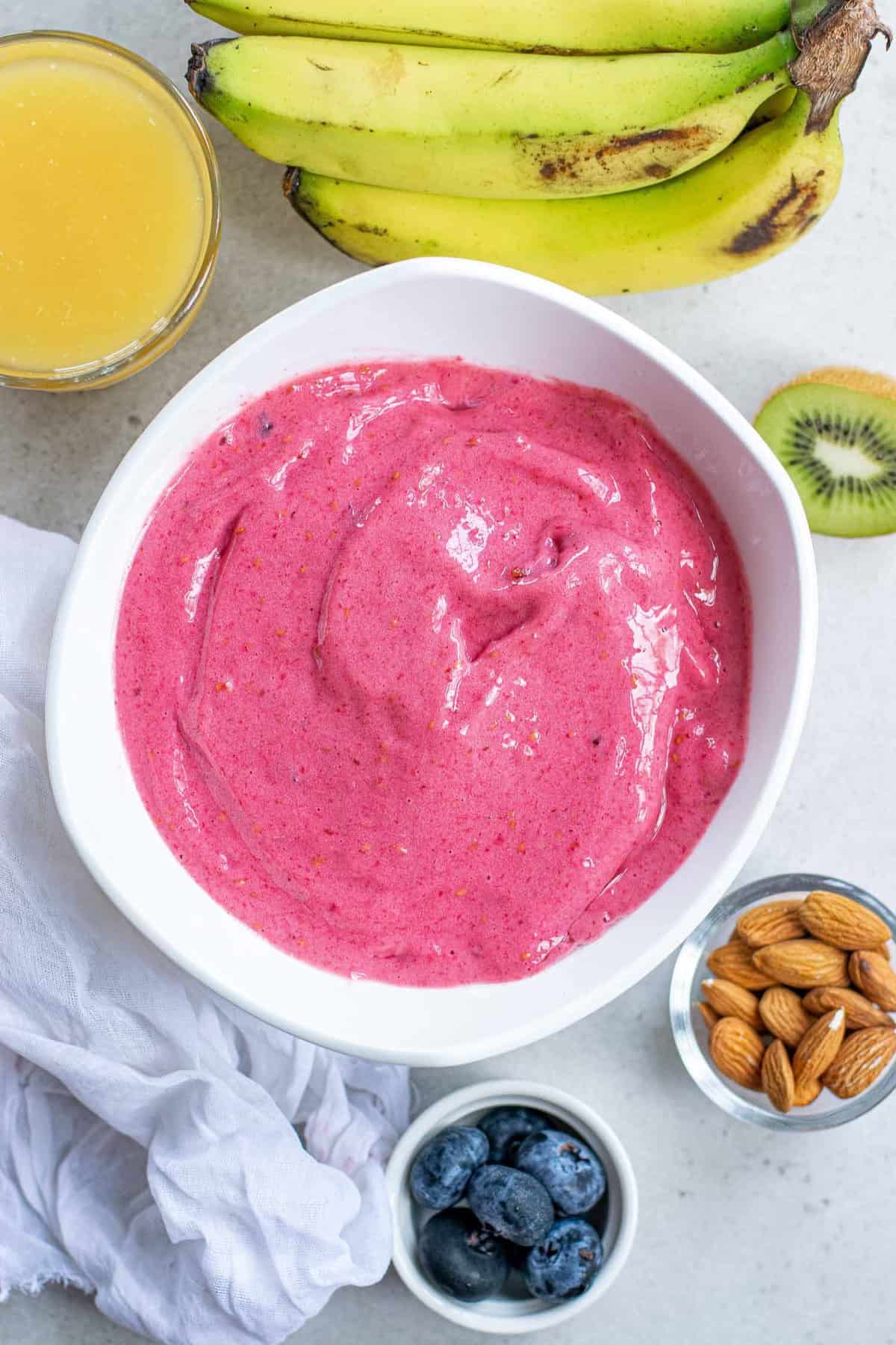 Bol de smoothie sans garnitures.