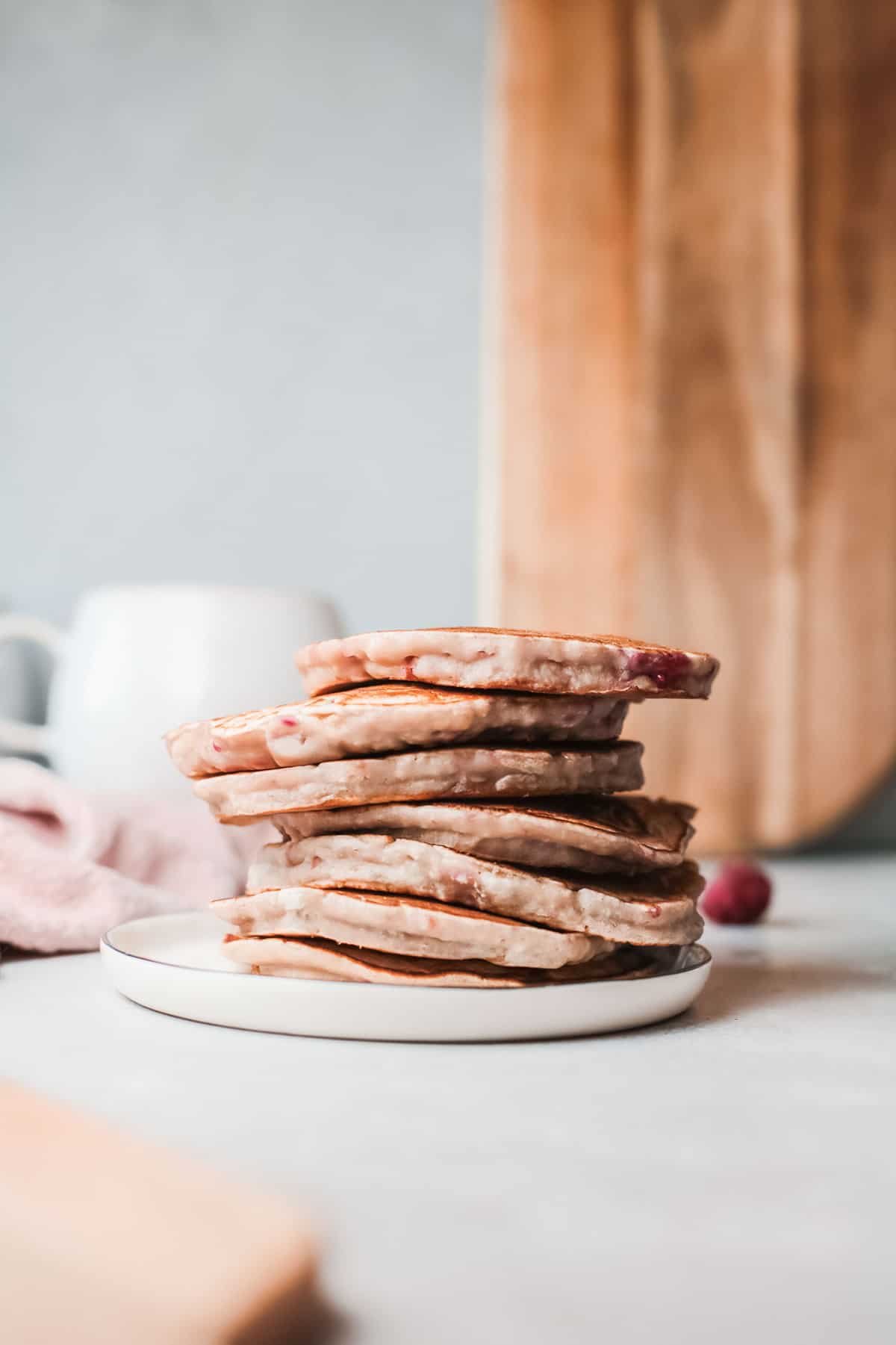 Pancakes empilés sans garnitures.