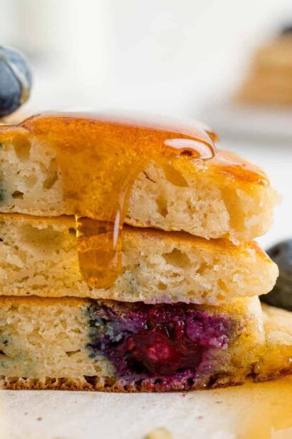 Pancakes au babeurre et aux myrtilles