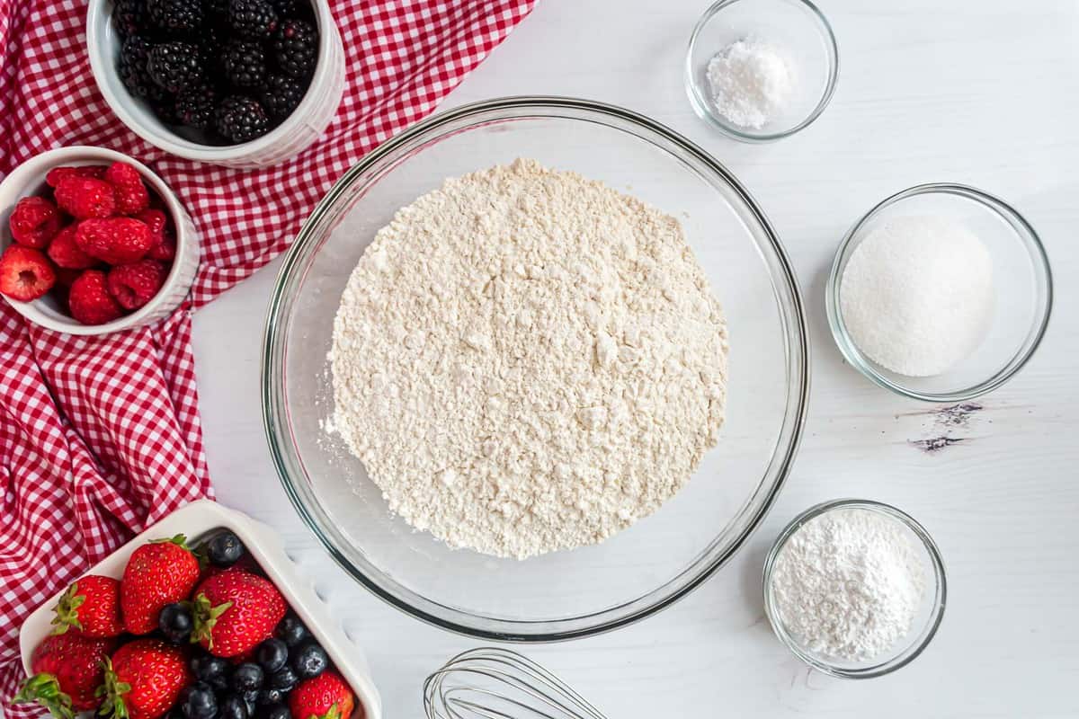 Ingrédients nécessaires pour le mélange de pancakes sec.
