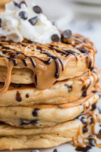 Pancakes aux Pépites de Chocolat et Beurre de Cacahuète